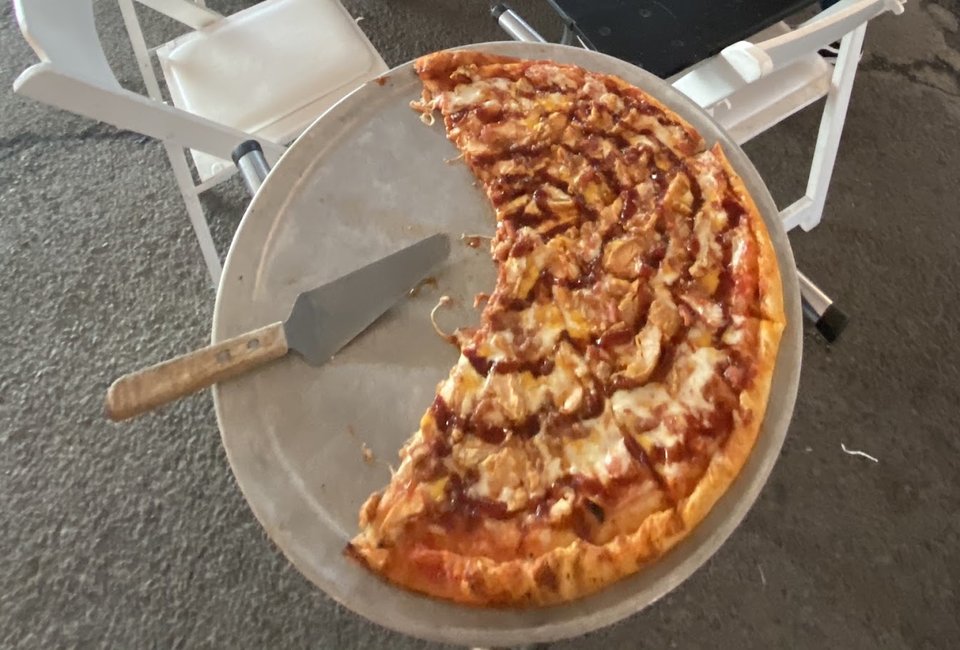 Comfort food setting with simple table service